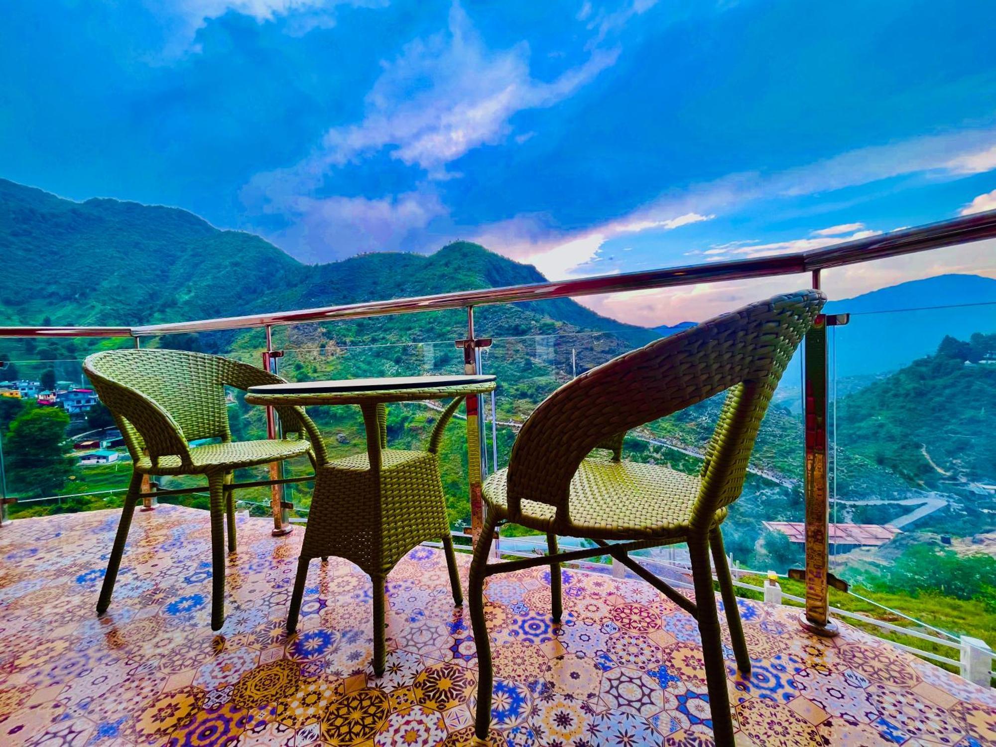 The Kempty Osasis - A Boutique Resort With Scenic Mountain View In Mussoorie Ngoại thất bức ảnh
