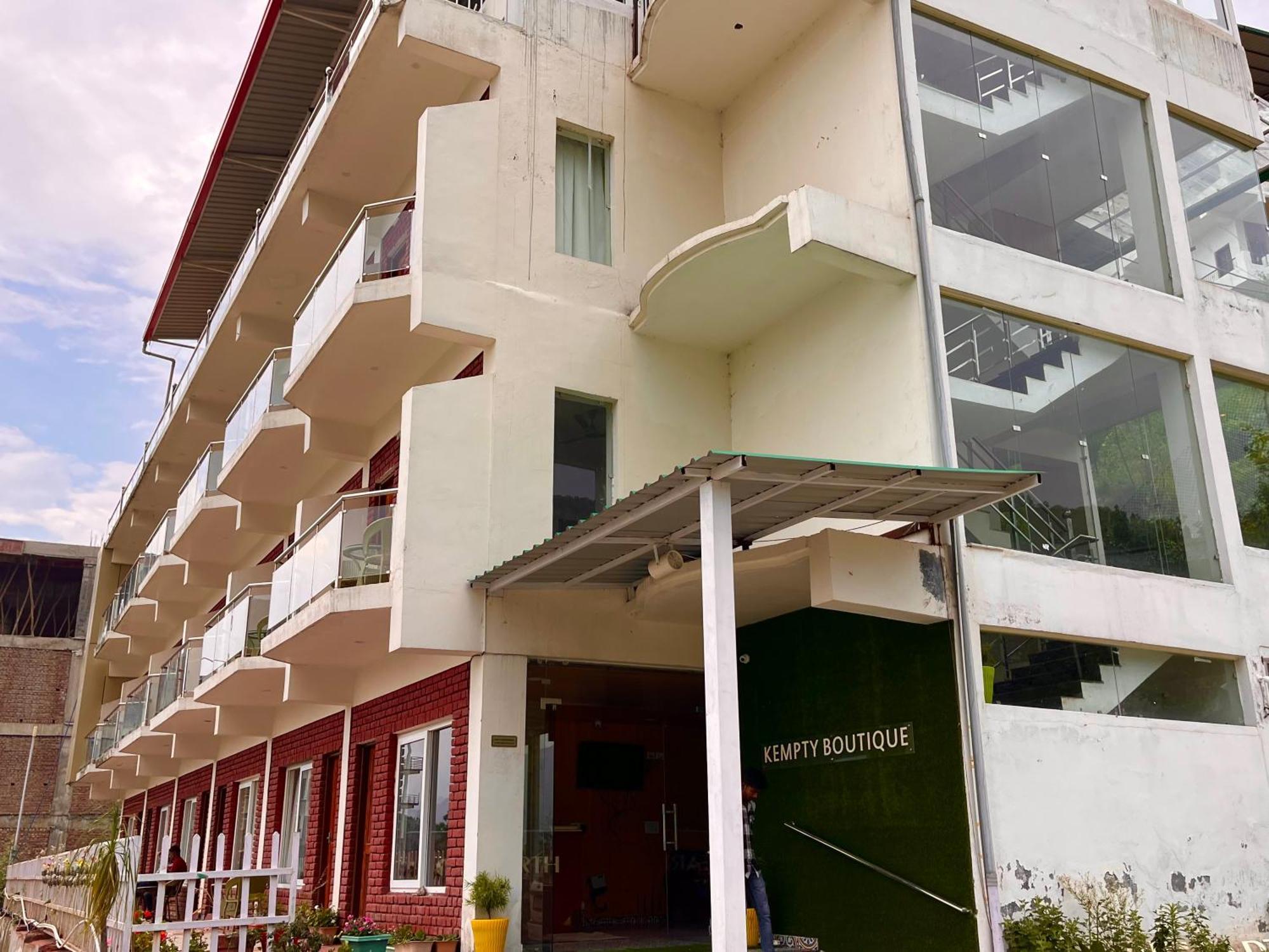 The Kempty Osasis - A Boutique Resort With Scenic Mountain View In Mussoorie Ngoại thất bức ảnh